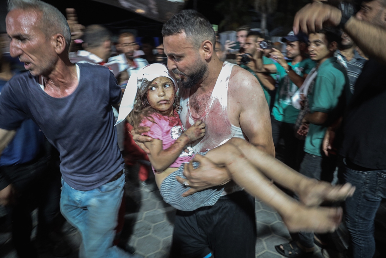 A number of martyrs and injured arrive at Al-Aqsa Martyrs Hospital after a house belonging to the Aqal family in the Nuseirat camp and a house belonging to the Al-Rai family in eastern Deir Al-Balah were targeted